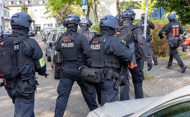Polizeieinsatz an Berufskolleg in Essen - Lehrkraft verletzt