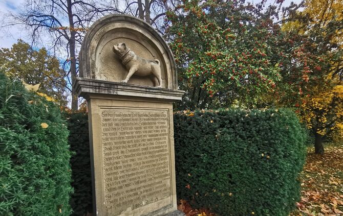 Mops Denkmal