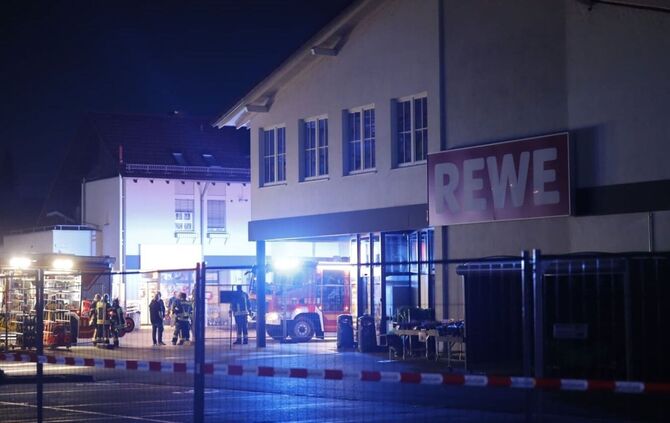 Zwei Schwerverletzte bei Einsturz von Supermarktdach