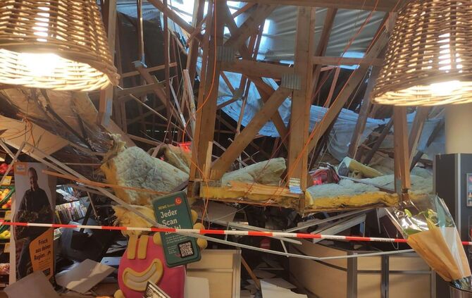 Zwei Schwerverletzte bei Einsturz von Supermarktdach