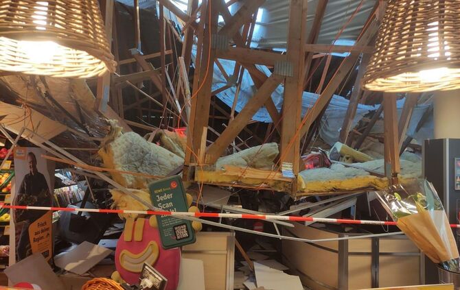 Zwei Schwerverletzte bei Einsturz von Supermarktdach