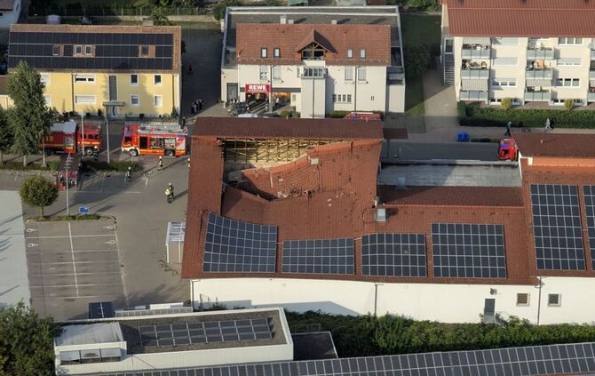 Zwei Schwerverletzte bei Einsturz von Supermarktdach