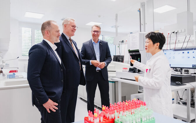 2025_09_04-pm-neuer-chefarzt-moderne-raume-rems-murr-kliniken-entwickeln-ihre-labormedizin-weiter
