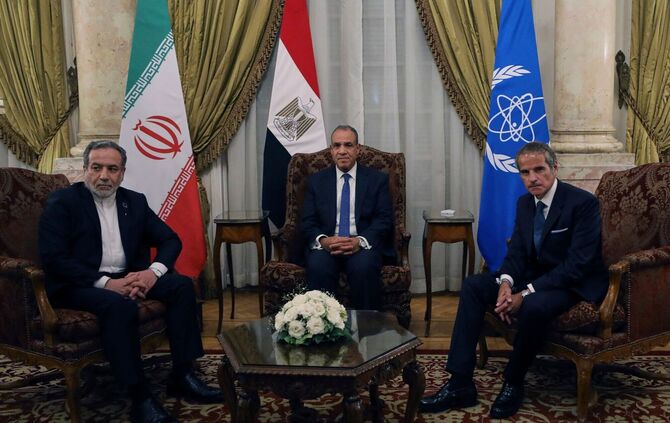 Irans Außenminister und IAEA-Chef führen Gespräche in Kairo
