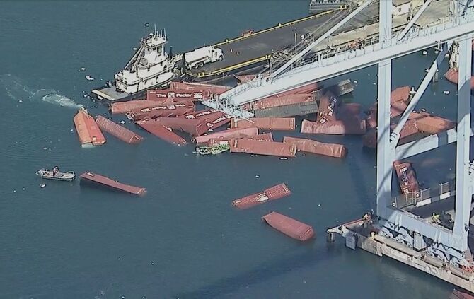 Container in Hafenbecken in Kalifornien gefallen