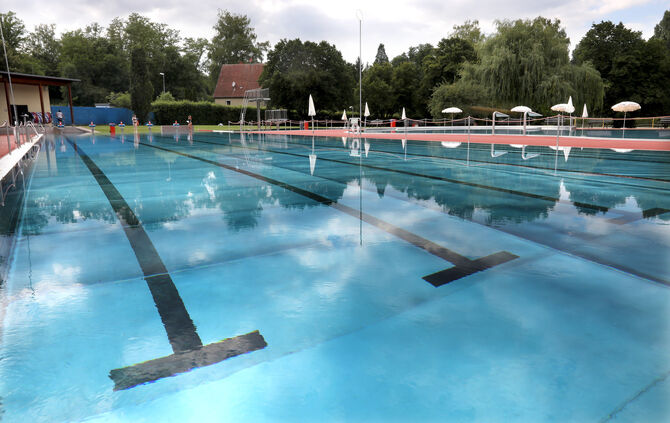 Freibad waiblingen schwimmen Schwimmbecken Symbol Symbolbild symbolfoto