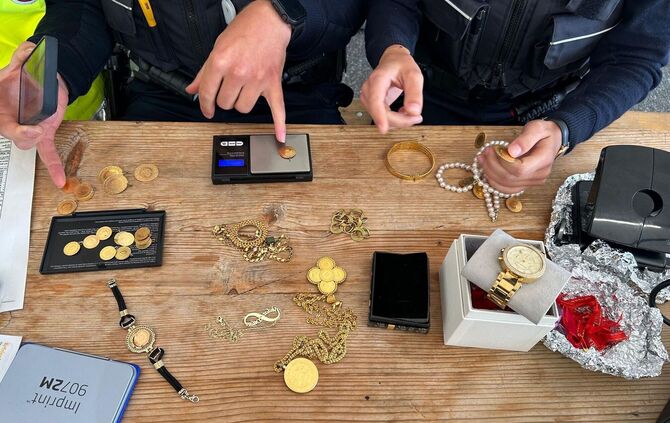 Urlauber schmuggeln massenweise Goldschmuck