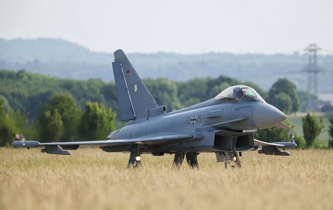 Eurofighter bei Übungsflug am Luftwaffenstützpunkt Nörvenich