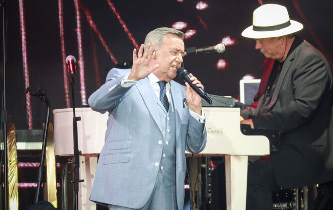 // Konzert Roland Kaiser am 12.7.2024 in Großaspach, Stadion - 1