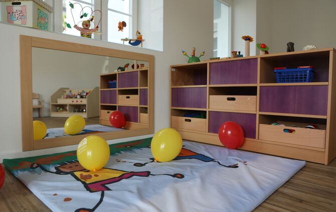 KiTa kindergarten spielecke spielen betreuung gebühren symbol symbolbild symbolfoto