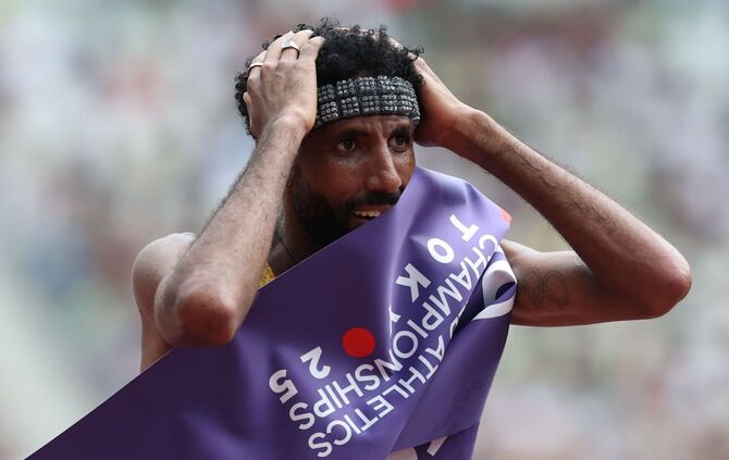 cuckold eri spermani yaladi