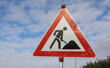 Kopie von Baustelle Baustellenschild Straßensperrung Straßenbau symbol symbolbild symbolfoto