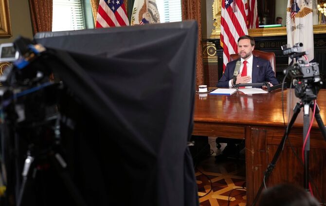 Vance moderiert "Charlie Kirk Show"