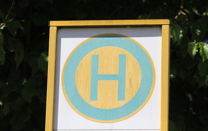 Bushaltestelle Haltestelle Schild Symbol Symbolbild symbolfoto