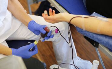 Blutspende Blut Spenden Symbolfoto