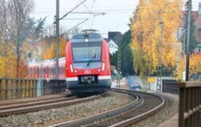 s-bahn sbahn s bahn s2  symbol symbolbild symbolfoto