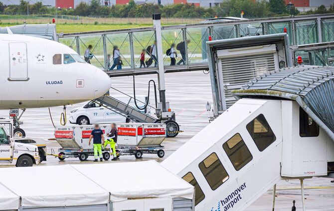 Flughafen Hannover - Ankunft Afghanen mit Aufnahmezusage