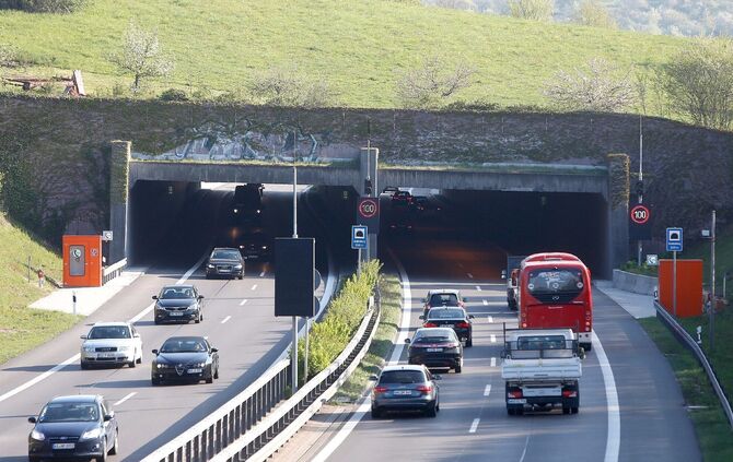 Grafenbergtunnel schorndorf b29  symbol symbolbild symbolfoto