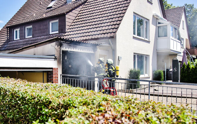 Brand in Garage, Nordhaldenstr., Weinstadt-Beutelsbach, 25.06.2020.