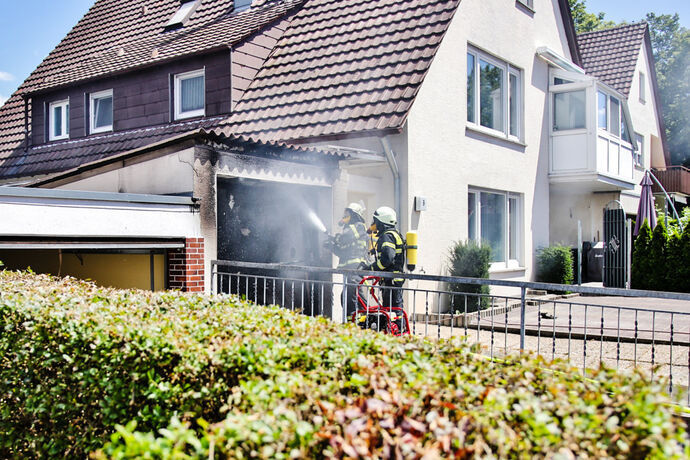 Brand in Garage, Nordhaldenstr., Weinstadt-Beutelsbach, 25.06.2020.
