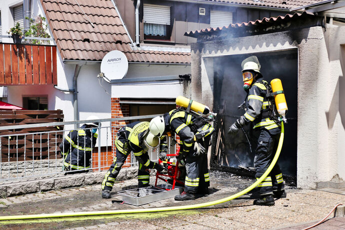 Brand in Garage, Nordhaldenstr., Weinstadt-Beutelsbach, 25.06.2020.