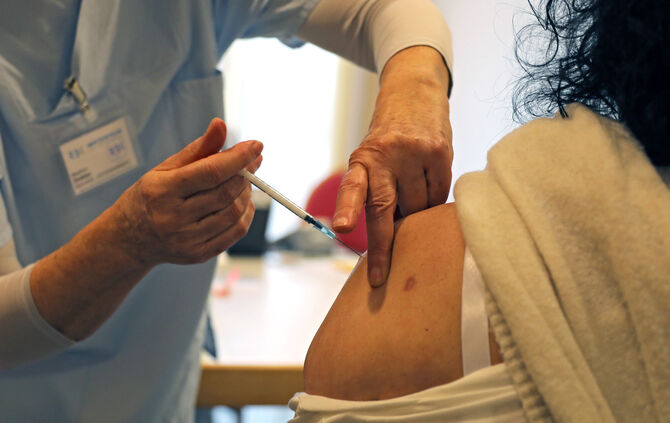 Impfung Corona Corona-Impfung Impfen Impfstoff Coronavirus Spritze Symbolfoto