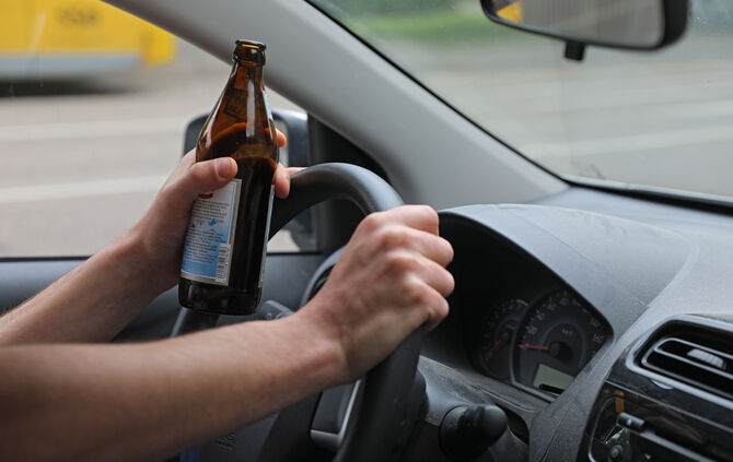Alkohol am Steuer Trunkenheitsfahrt Betrunken Symbolfoto