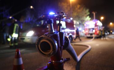 Feuerwehr Blaulicht Brand Feuerwehreinsatz Symbol Symbolbild symbolfoto