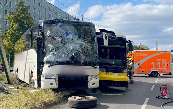Verletzte bei Unfall nahe Alexanderplatz