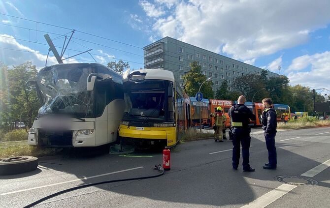 Verletzte bei Unfall nahe Alexanderplatz