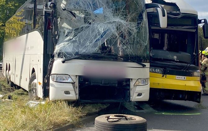 Verletzte bei Unfall nahe Alexanderplatz