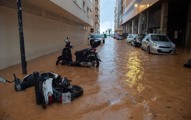 Ex-Hurrikan Gabrielle setzt Teile Spaniens unter Wasser