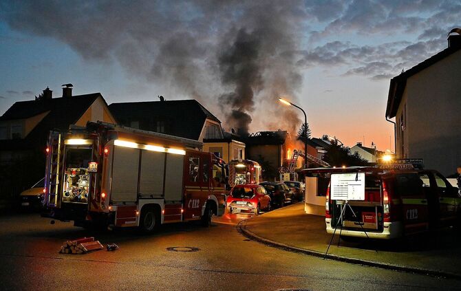 Brand in München - Großeinsatz von Polizei und Feuerwehr