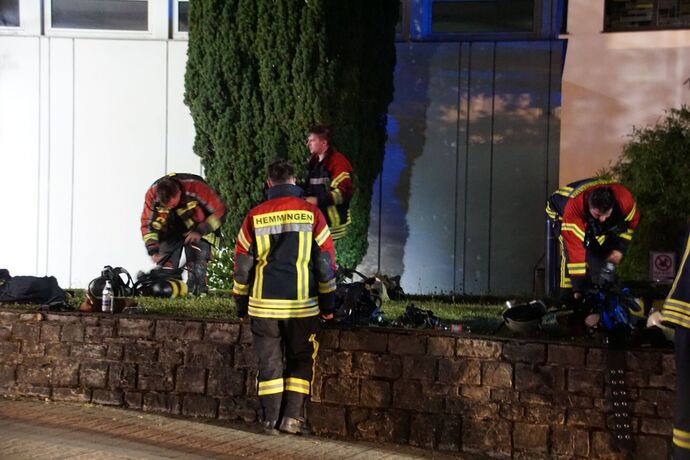 Hemmingen: Dachstuhlbrand eines Mehrfamilienhauses