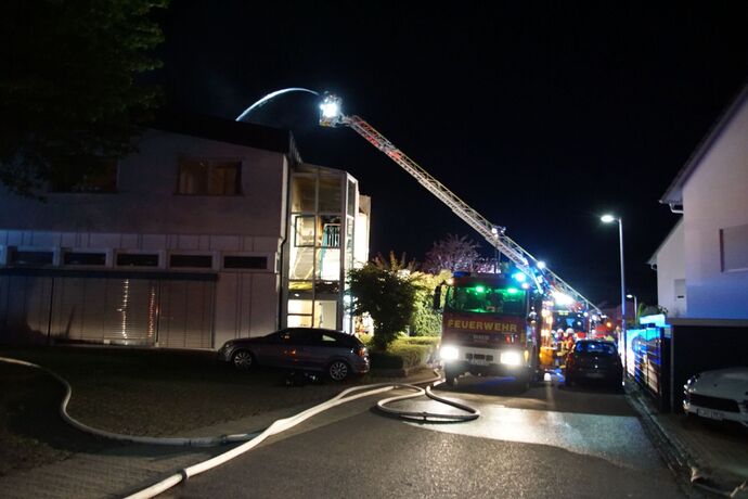 Hemmingen: Dachstuhlbrand eines Mehrfamilienhauses