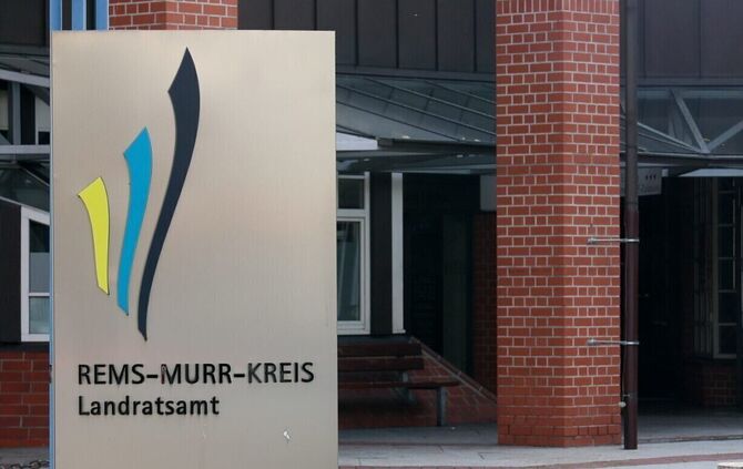 Landratsamt Waiblingen Symbolfoto Symbol Symbolbild - 1