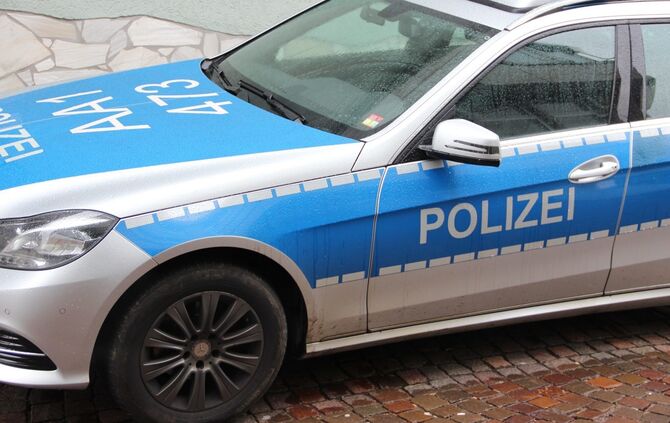 Blaulicht Polizei Polizeiauto Regen Polizeistreife Symbol Symbolbild