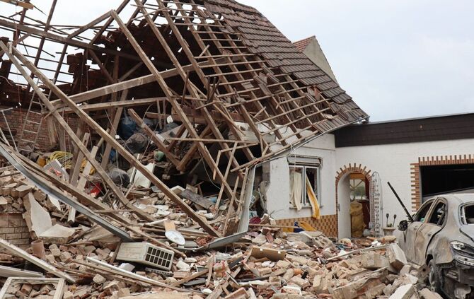 Zwei Verletzte bei Gebäudeeinsturz nach Explosion
