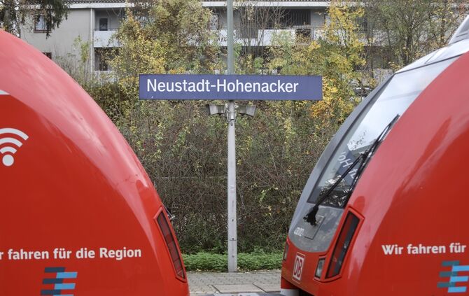 S-Bahn sbahn s bahn Neustadt-Hohenacker bahnhof schild symbol symbolbild symbolfoto