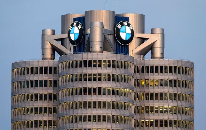 BMW Konzernzentrale mit BMW Logo