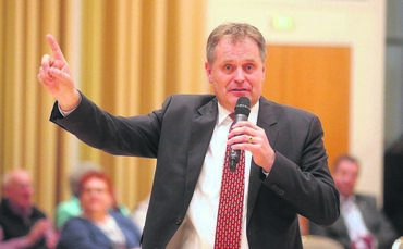 Auftakt für Vorbereitung zur Gartenschau in Plüderhausen es spricht der Gmünder OB Richard Arnold über Gartenschau in Gmünd.
