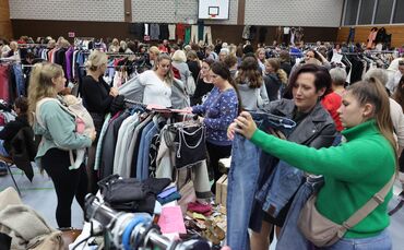 Women Late-Night-Shopping