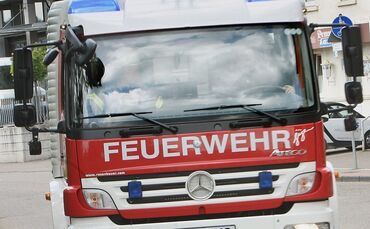 Feuerwehr Blaulicht Feuerwehrauto 112 Einsatz Feuerwehreinsatz Symbol Symbolbild symbolfoto