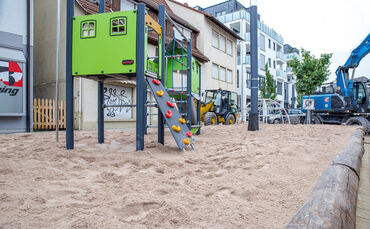 Sand für den Stattstrand einbauen, Holzmarkt Winnenden, 04.06.2025.