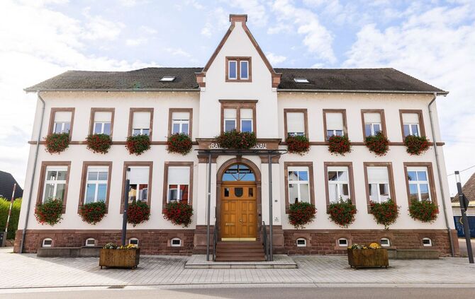 Streit um Blümenkübel vor Herrenknecht-Firmenzentrale