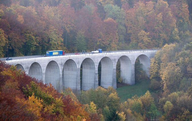 Autobahn 8