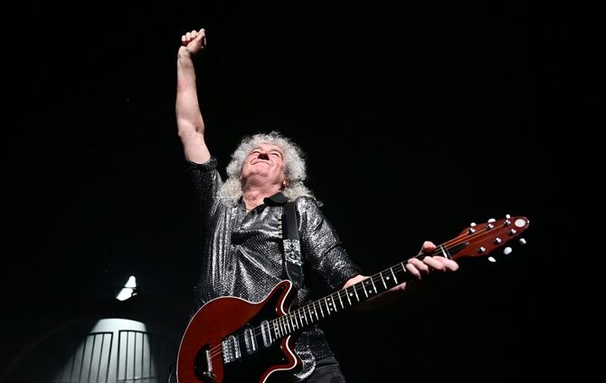 Queen Gitarrist Brian May bei Musical "We will rock you"
