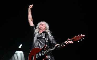 Queen Gitarrist Brian May bei Musical "We will rock you"