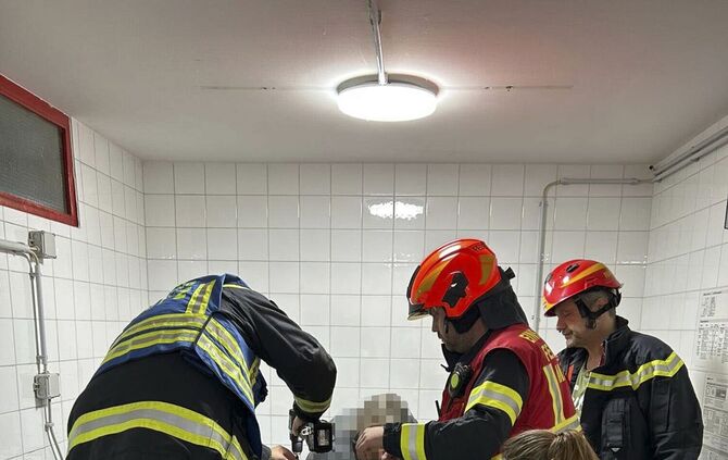 Feuerwehr befreit 13-Jährige aus Wäschetrockner