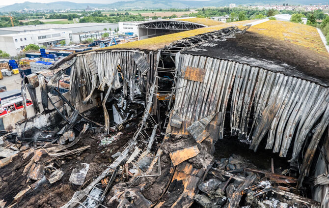 Tag 1 nach dem Großbrand bei ALBA - Bild 02_48